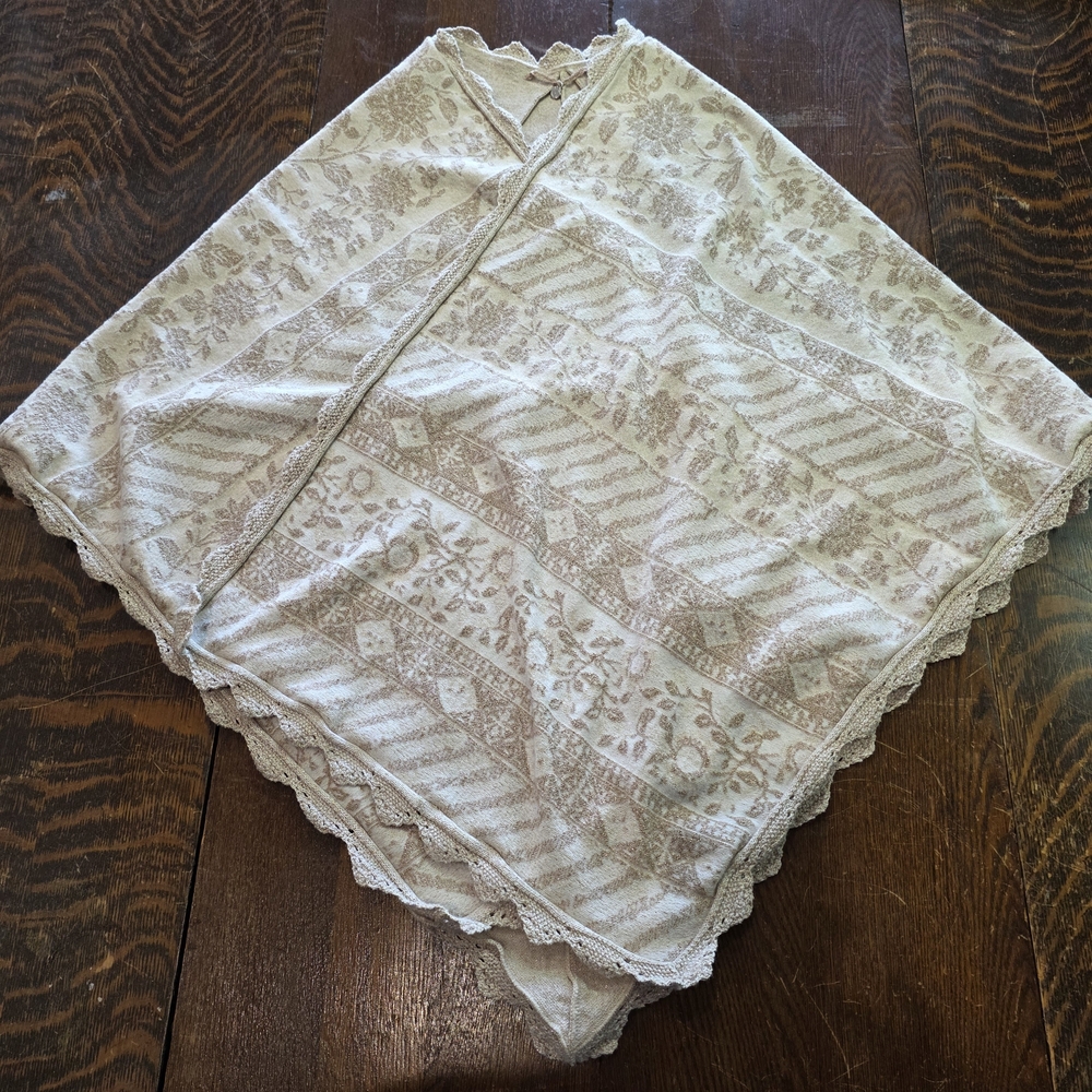 Knitted & Knotted Tan and metallic gold over the shoulder shawl Anthropologie OS